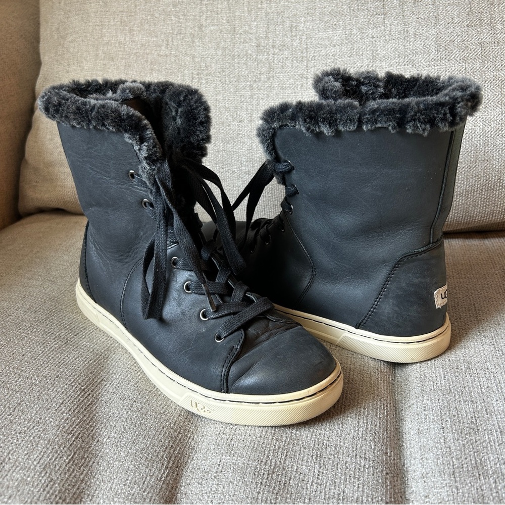 UGG Women’s Croft Luxe Quilt Sneakers Sz 8 Hightop Convertible Black Boots